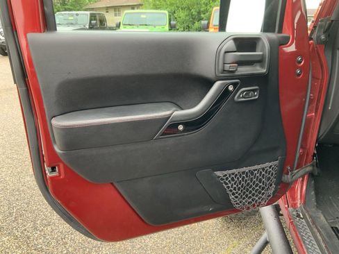 Used 2012 Jeep Wrangler Unlimited Sahara AWD/4WD image 20