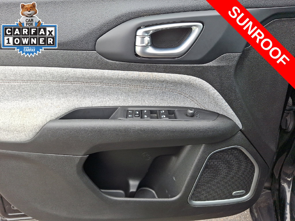 Used 2024 Jeep Compass Latitude w/ Sun and Sound Group AWD/4WD image 12