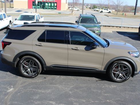 New 2026 Ford Explorer ST w/ Sun And Sound Package image 9