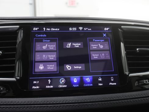 Used 2019 Chrysler Pacifica Limited w/ Tire & Wheel Group image 59