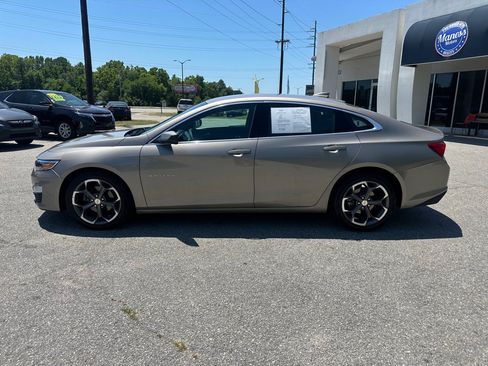 Used 2023 Chevrolet Malibu LT w/ Driver Confidence Package FWD image 2