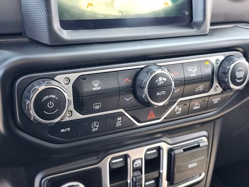 Used 2022 Jeep Wrangler Unlimited Sport AWD/4WD image 19