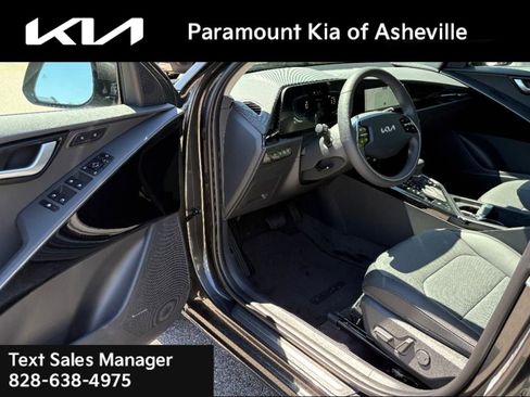 New 2025 Kia Niro SX image 17