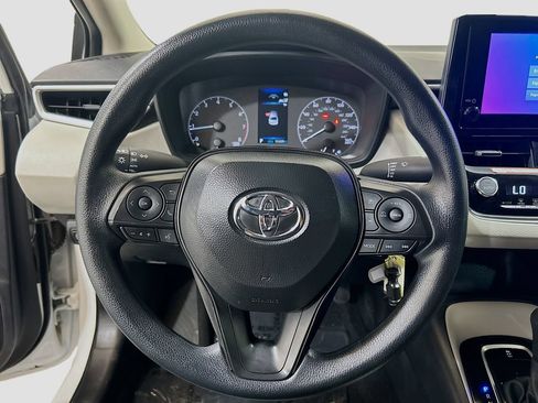 Used 2025 Toyota Corolla LE FWD image 9