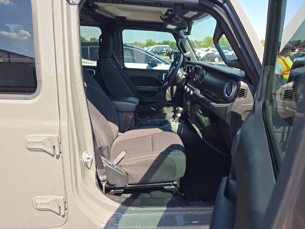 Used 2023 Jeep Wrangler Unlimited Rubicon 4xe AWD/4WD image 5