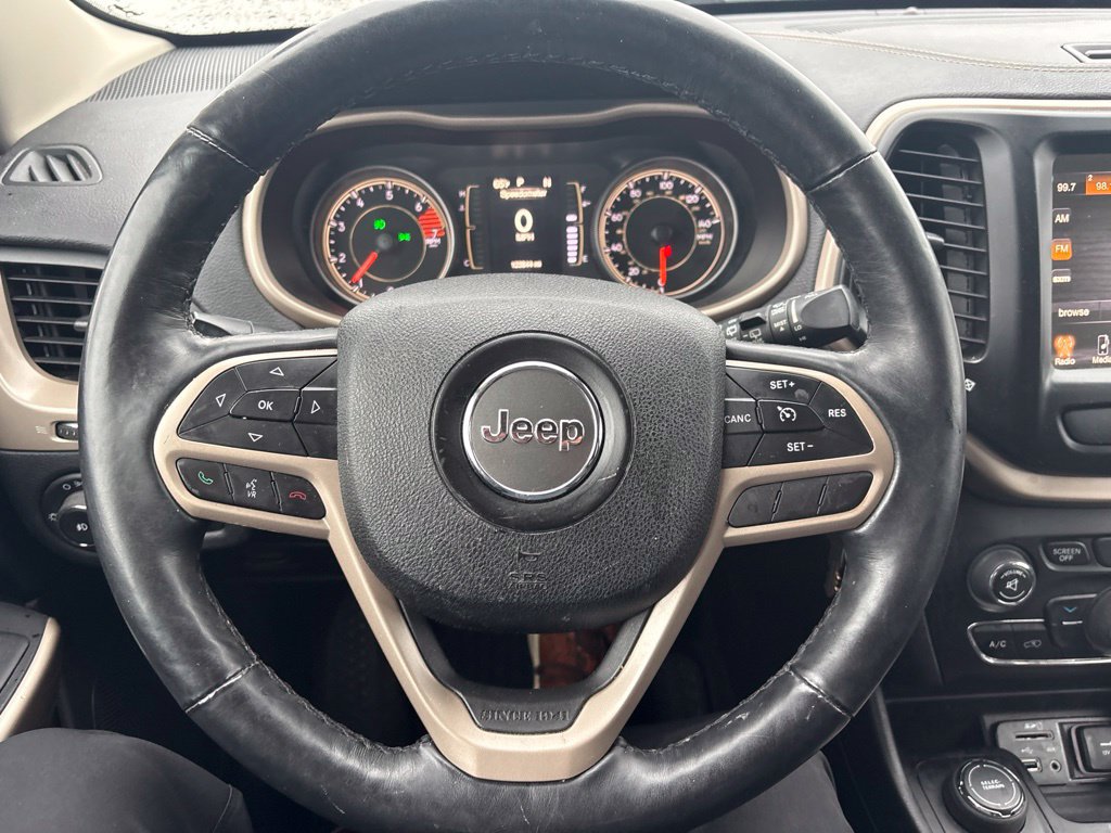 Used 2017 Jeep Cherokee Latitude w/ Cold Weather Group AWD/4WD image 13