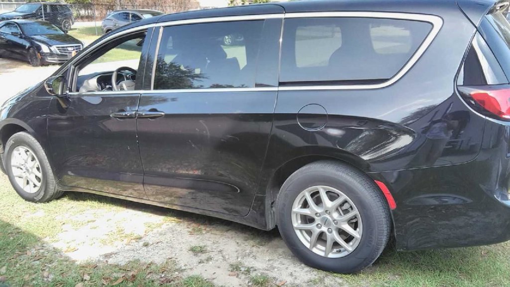 Used 2025 Chrysler Pacifica Select FWD image 5