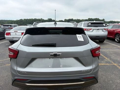 Used 2024 Chevrolet Trax ACTIV w/ Sunroof Package FWD image 3