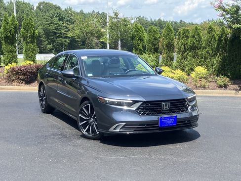 Certified 2025 Honda Accord Touring image 2