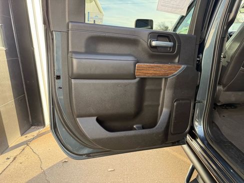 Used 2020 Chevrolet Silverado 2500 High Country w/ Technology Package image 11