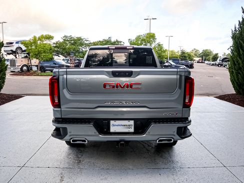 Used 2024 GMC Sierra 1500 AT4 w/ AT4 Preferred Package AWD/4WD image 10
