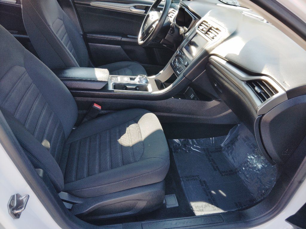 Used 2020 Ford Fusion SE FWD image 30