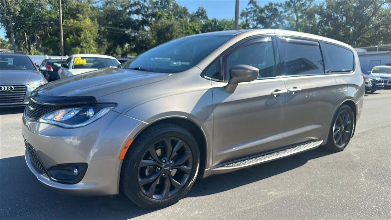 Used 2018 Chrysler Pacifica Touring Plus w/ S Appearance Package FWD image 17