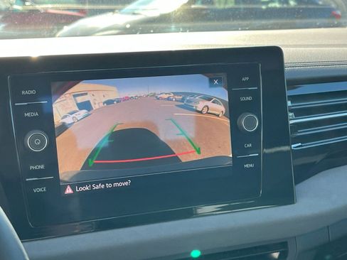 Used 2025 Volkswagen Jetta SE image 17