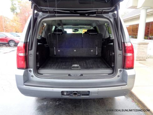 Used 2020 Chevrolet Suburban LT image 27