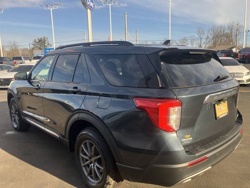 Used 2022 Ford Explorer XLT w/ Equipment Group 202A image 5
