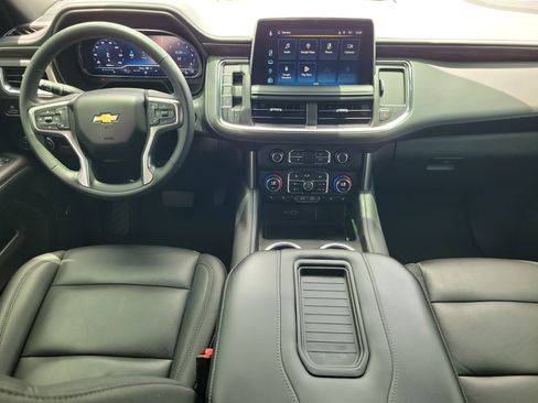Used 2024 Chevrolet Suburban LT w/ Luxury Package RWD image 12