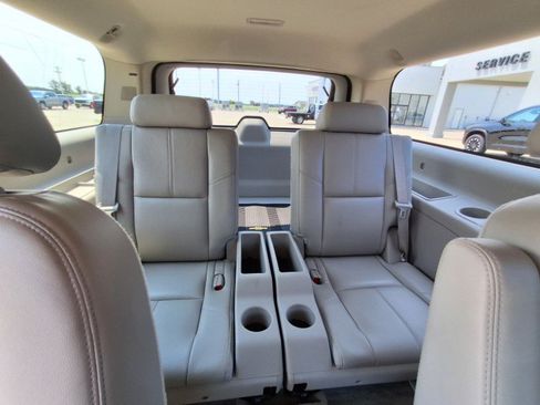Used 2008 Chevrolet Suburban LT w/ LT Preferred Equipment Group AWD/4WD image 17