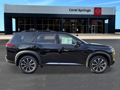New 2026 Nissan Pathfinder Platinum FWD image 6