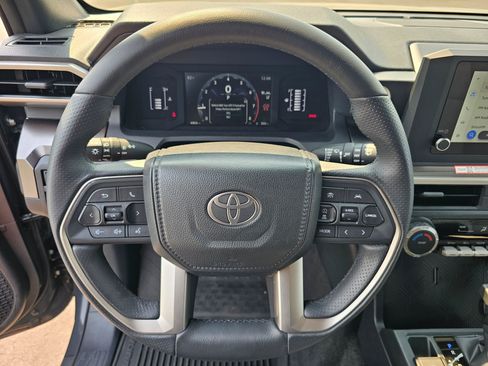 Used 2025 Toyota 4Runner SR5 AWD/4WD image 22