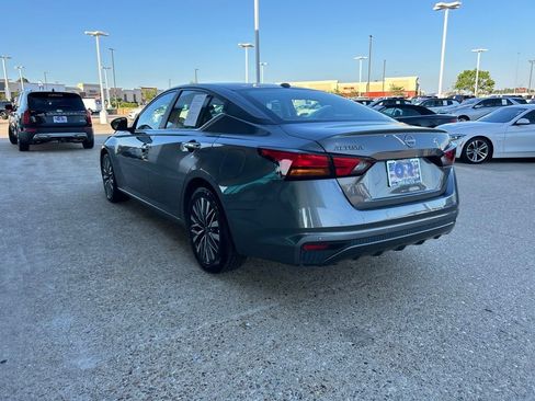 Used 2025 Nissan Altima 2.5 SV FWD image 7