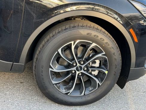 New 2026 Lincoln Nautilus Premier AWD/4WD image 9