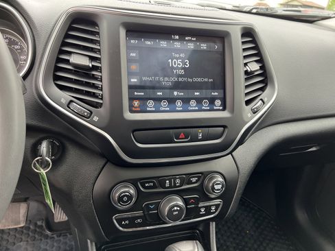 Used 2022 Jeep Cherokee Latitude w/ Sun & Sound Group AWD/4WD image 10