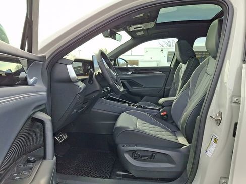 New 2026 Volkswagen Tiguan SEL R-Line image 6