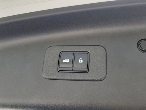 Used 2023 Nissan Armada SL w/ Captain's Chairs Package image 10