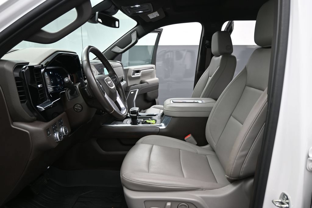 Used 2022 GMC Sierra 1500 SLT w/ SLT Convenience Package AWD/4WD image 9
