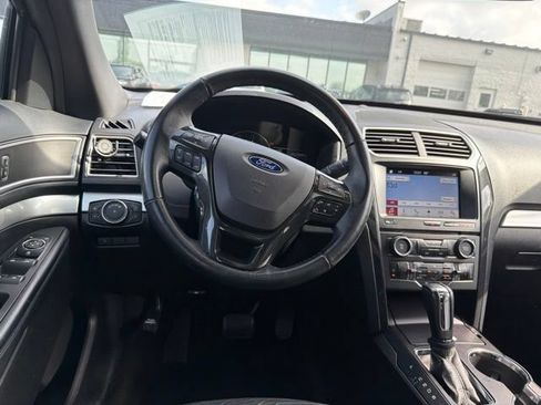 Used 2017 Ford Explorer XLT w/ Equipment Group 202A FWD image 14