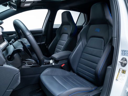 Used 2024 Volkswagen Golf R AWD/4WD image 21