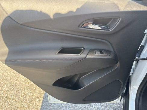 Used 2022 Chevrolet Equinox RS w/ LPO, Floor Liner Package image 20