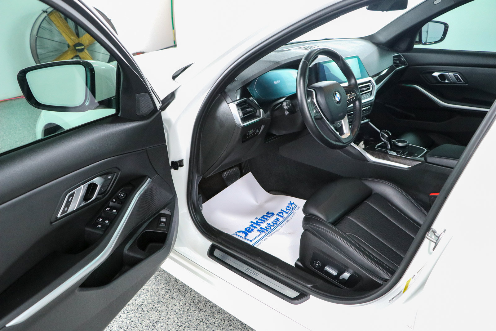 Used 2022 BMW 330i Sedan w/ Convenience Package RWD image 3