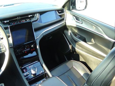 Used 2023 Jeep Grand Cherokee 4WD 4xe image 17