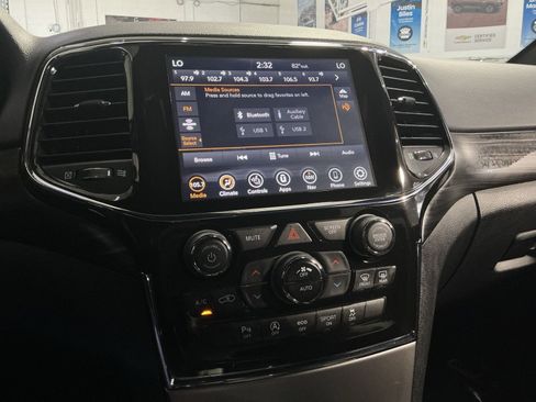 Used 2021 Jeep Grand Cherokee Laredo X AWD/4WD image 19