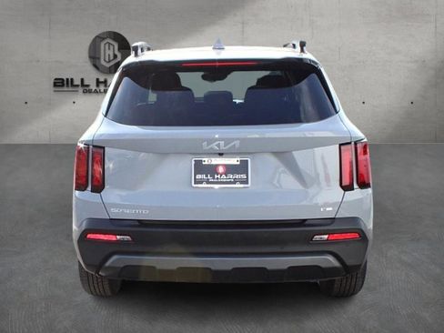 Used 2023 Kia Sorento S w/ Panoramic Sunroof Package image 6