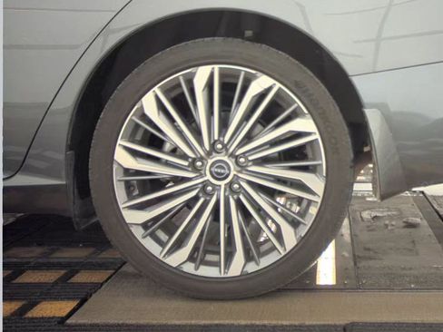 Used 2024 Nissan Altima 2.5 SL image 12