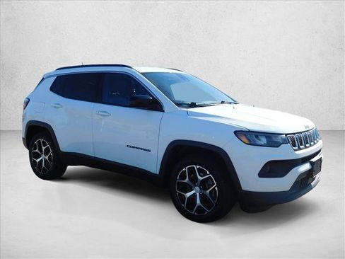 Used 2024 Jeep Compass Latitude w/ Altitude Special Edition AWD/4WD image 6
