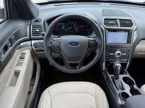 Used 2019 Ford Explorer Limited w/ Ford Safe & Smart Package image 25
