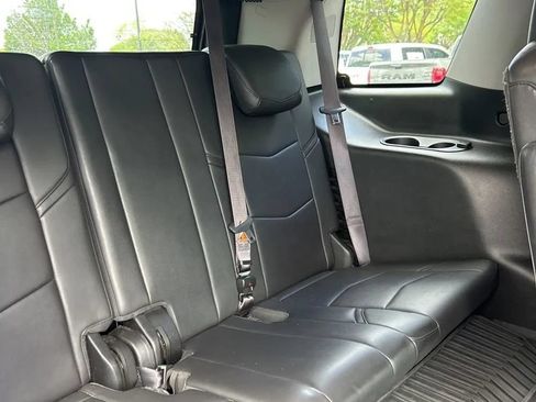 Used 2016 Cadillac Escalade Luxury AWD/4WD image 28