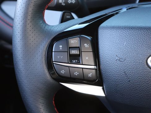 Used 2025 Ford Explorer ST image 15