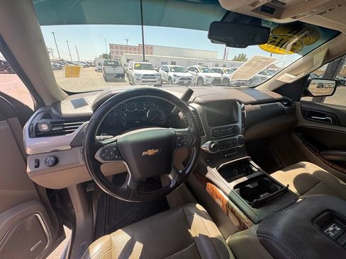 Used 2015 Chevrolet Suburban LTZ RWD image 6