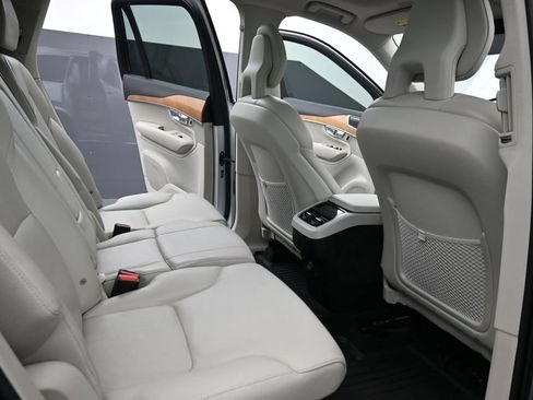 Used 2022 Volvo XC90 T6 Momentum w/ Advanced Package AWD/4WD image 19