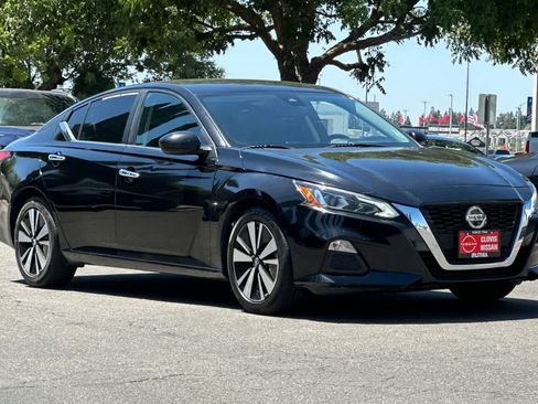 Used 2022 Nissan Altima 2.5 SV FWD image 10