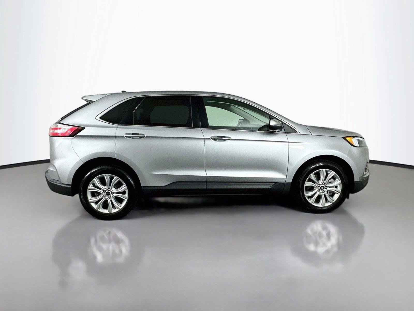 Used 2023 Ford Edge Titanium AWD/4WD image 18