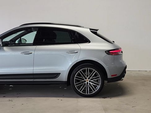 Certified 2026 Porsche Macan AWD/4WD image 7