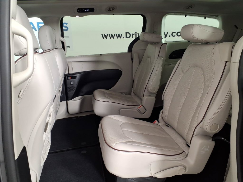 Used 2020 Chrysler Pacifica Limited FWD image 10