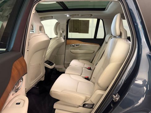 Used 2022 Volvo XC90 T5 Momentum w/ Advanced Package AWD/4WD image 23