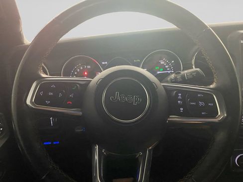 Used 2023 Jeep Wrangler Unlimited Sahara AWD/4WD image 10